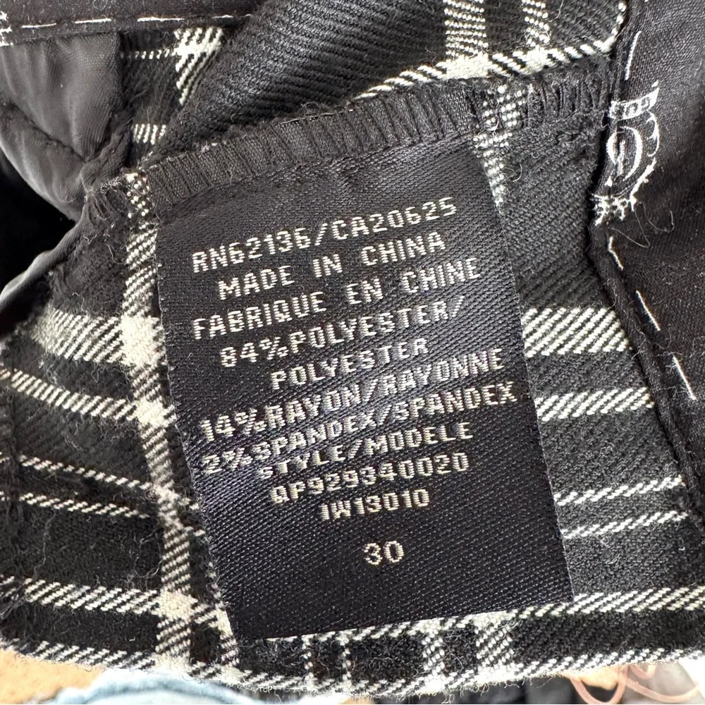 Guess Plaid Black and White Women's Shorts 30 - Picture 6 of 6
